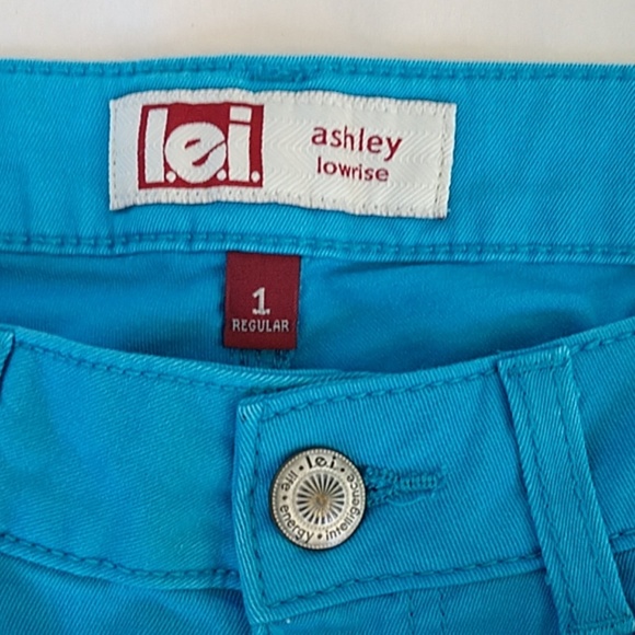 🌻3/$30 Pastel Blue zip-up jeggings - Picture 3 of 3